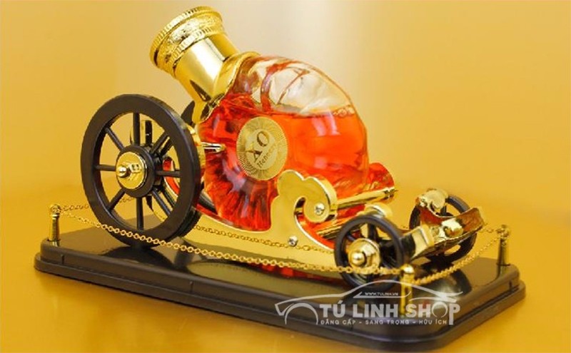 nước hoa hình chai rượu