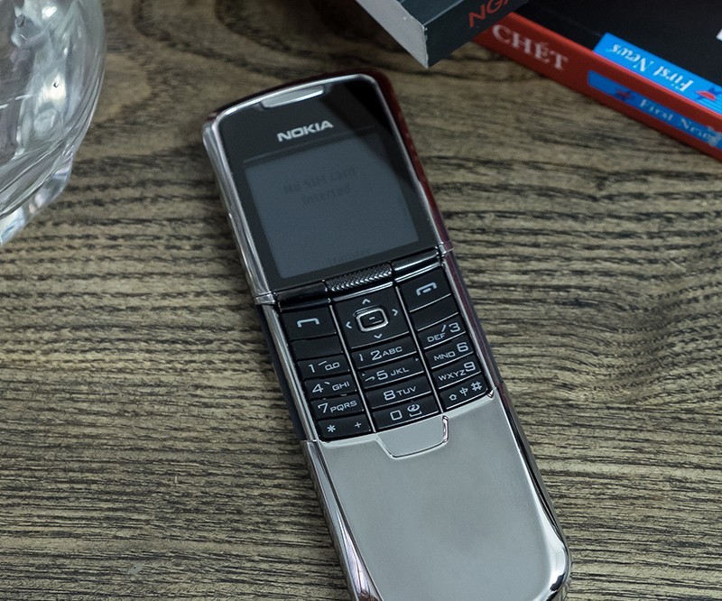Nokia 8800 Anakin Silver Nguyên Zin Chính Hãng Nokia 8800 Anakin Silver Nguyên Zin Chính Hãng