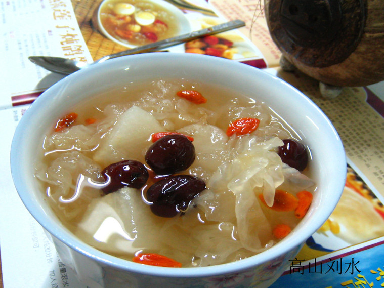 Ngân nhĩ nấu đường phèn Ngân nhĩ nấu đường phèn