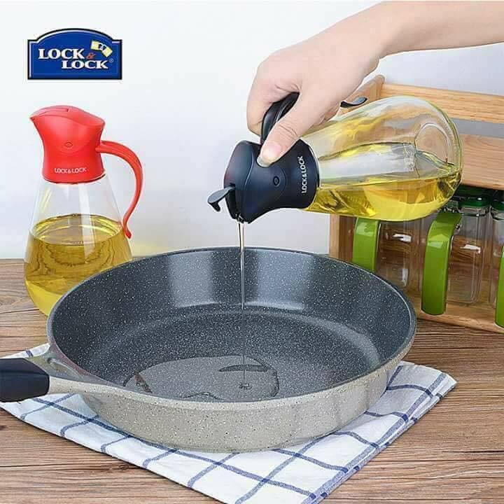 Bình rót dầu Lock & Lock 550ml - bình thủy tinh đựng nước chấm nắp mở tự động