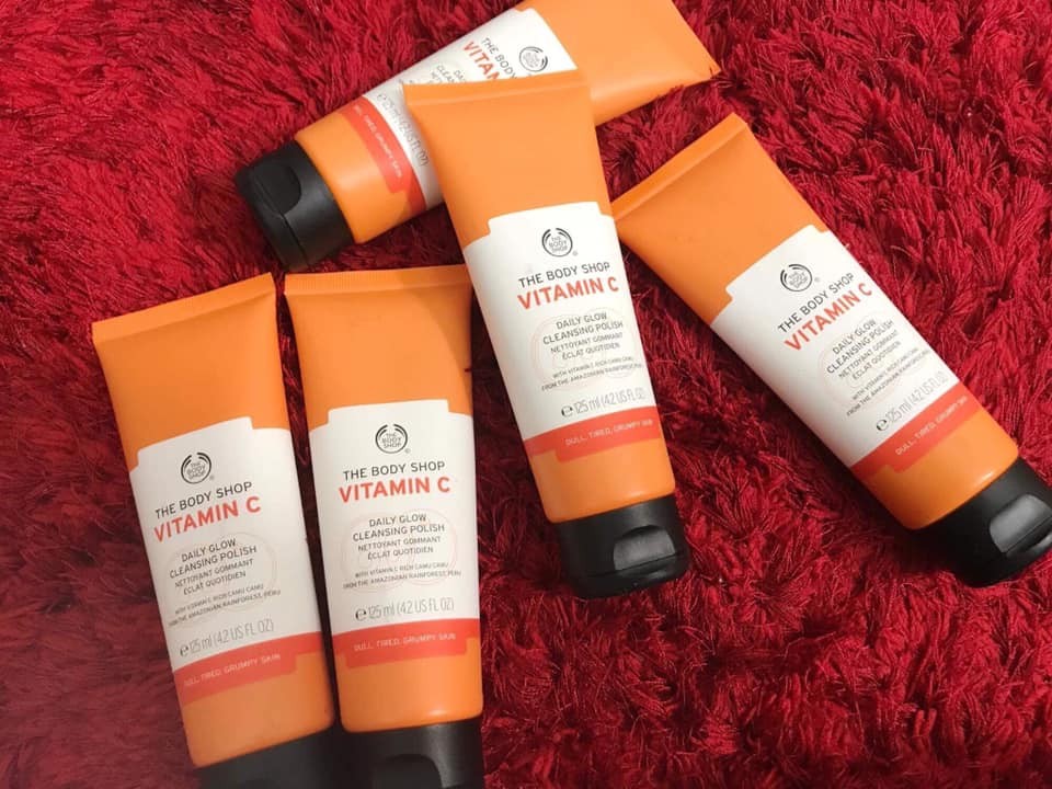 Sữa rửa mặt The Body Shop Vitamin C Facial Cleansing Polish 125ml