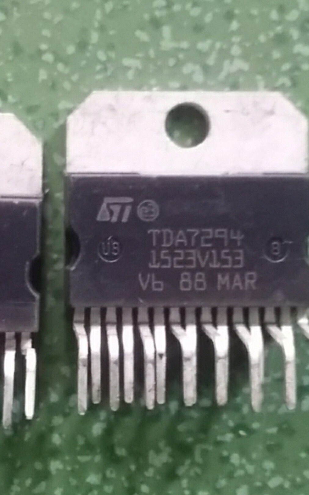 1 IC TDA 7294 loại 1 (Mã SP: 3649_72439106)
