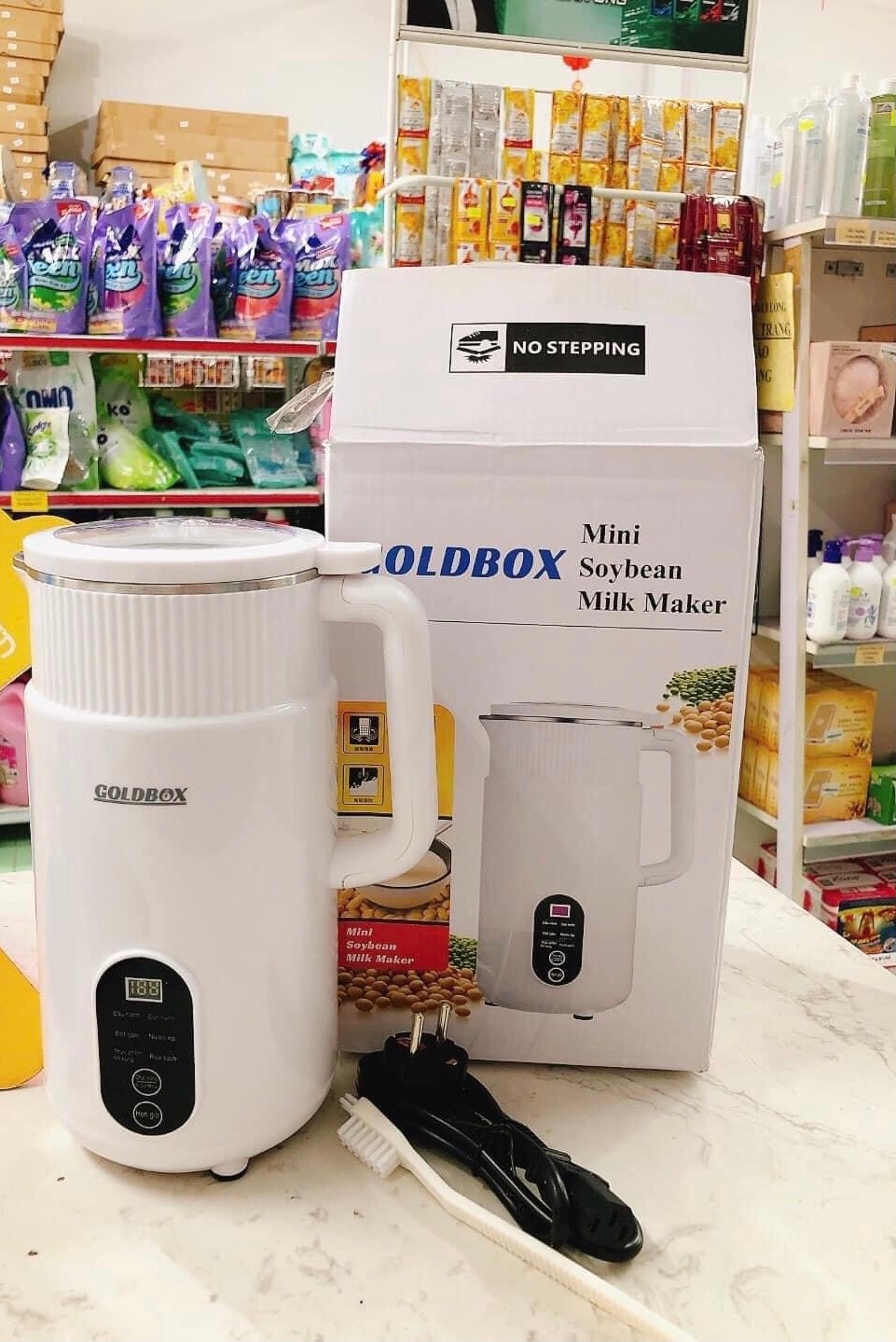 MÁY XAY SỮA HẠT GOLDBOX 602 Máy xay sữa hạt Goldbox 602 với nhiều tính năng ưu việt máy xay sữa hạt Goldbox 602 với 6 cánh lưỡi dao inox 304 sắc bén giúp (Mã SP: 3163_114365815)