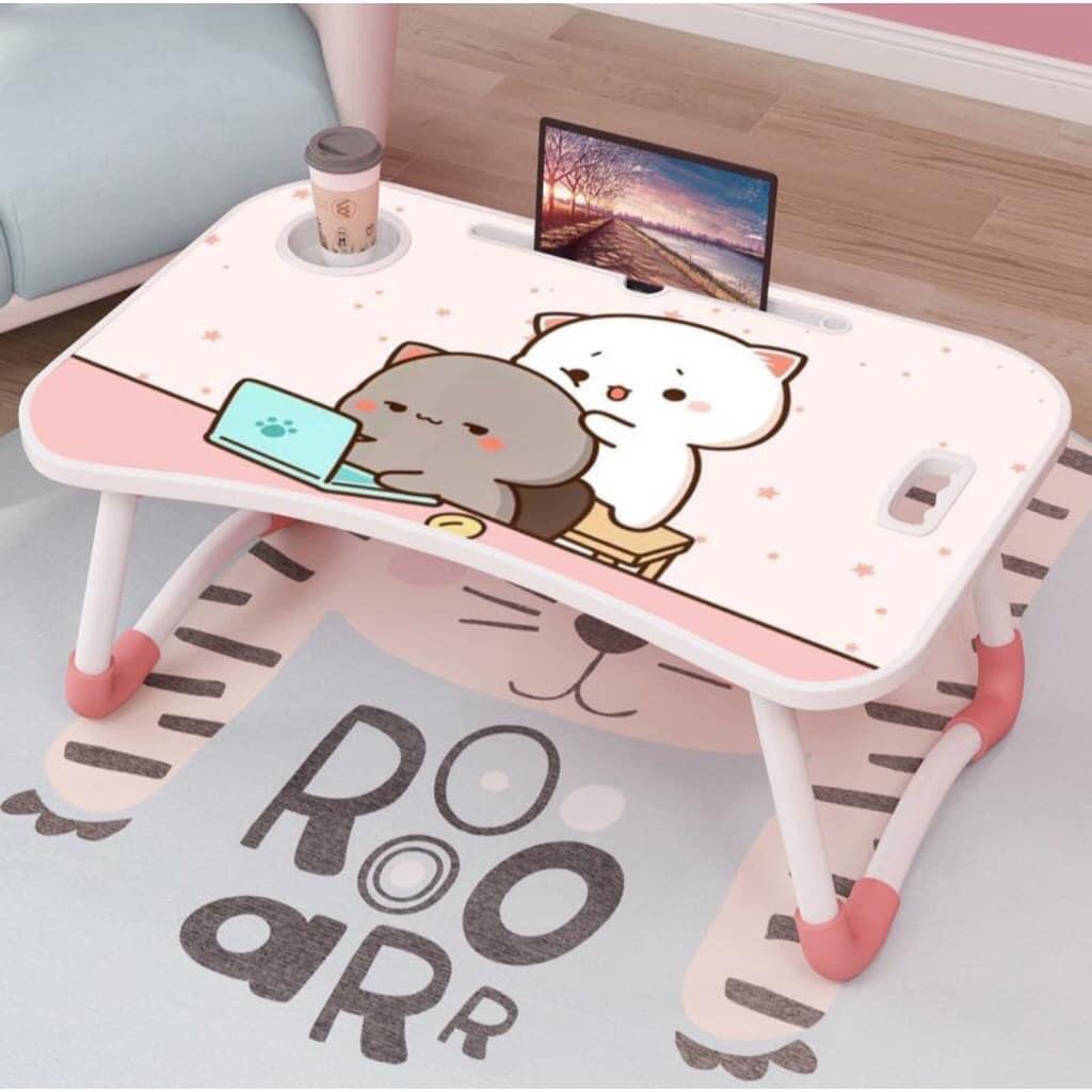 BÀN HỌC GẤP GỌN CAO CẤP IN HÌNH DỄ THƯƠNG 109k/ loại không ngăn 125k/ loại có ngăn- Được thiết kế 4 cổng USB tiện lợi cho việc sạc các thiết bị điện thoại, ipad, đèn,...- Có ngăn để bút tiện lợi- Thiết kế khay cắm iPad, kê s (Mã SP: 2073_115318689)