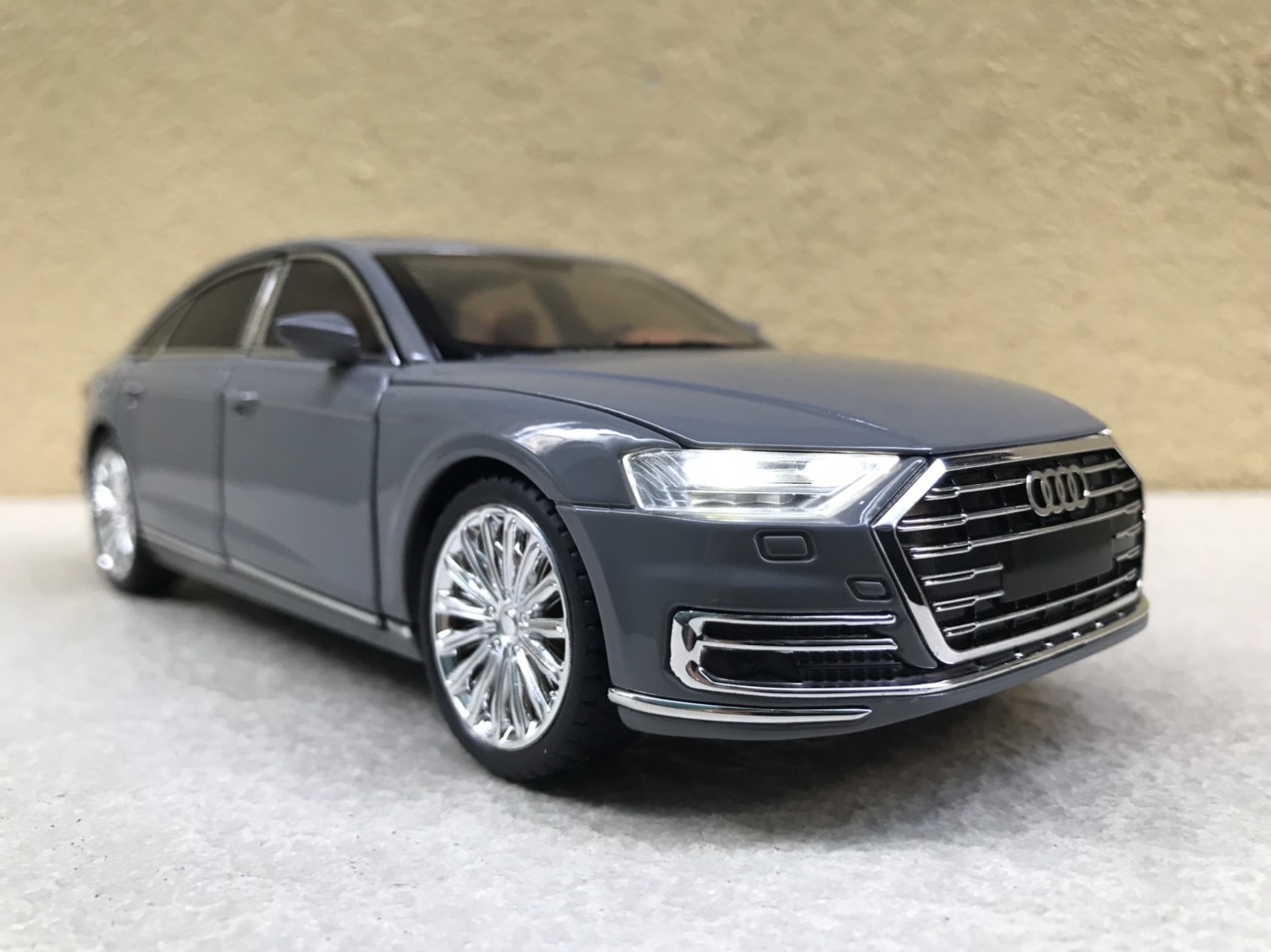 Mô hình xe ô tô Audi A8 1:24 (Mã SP: XE 124 Audi A8)