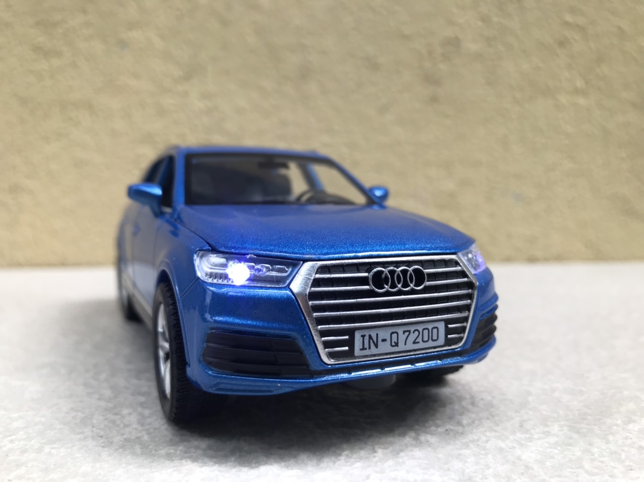 Mô hình xe ô tô AUDI Q7 2021 1:32* (Mã SP: XE 132 AUDI Q7)