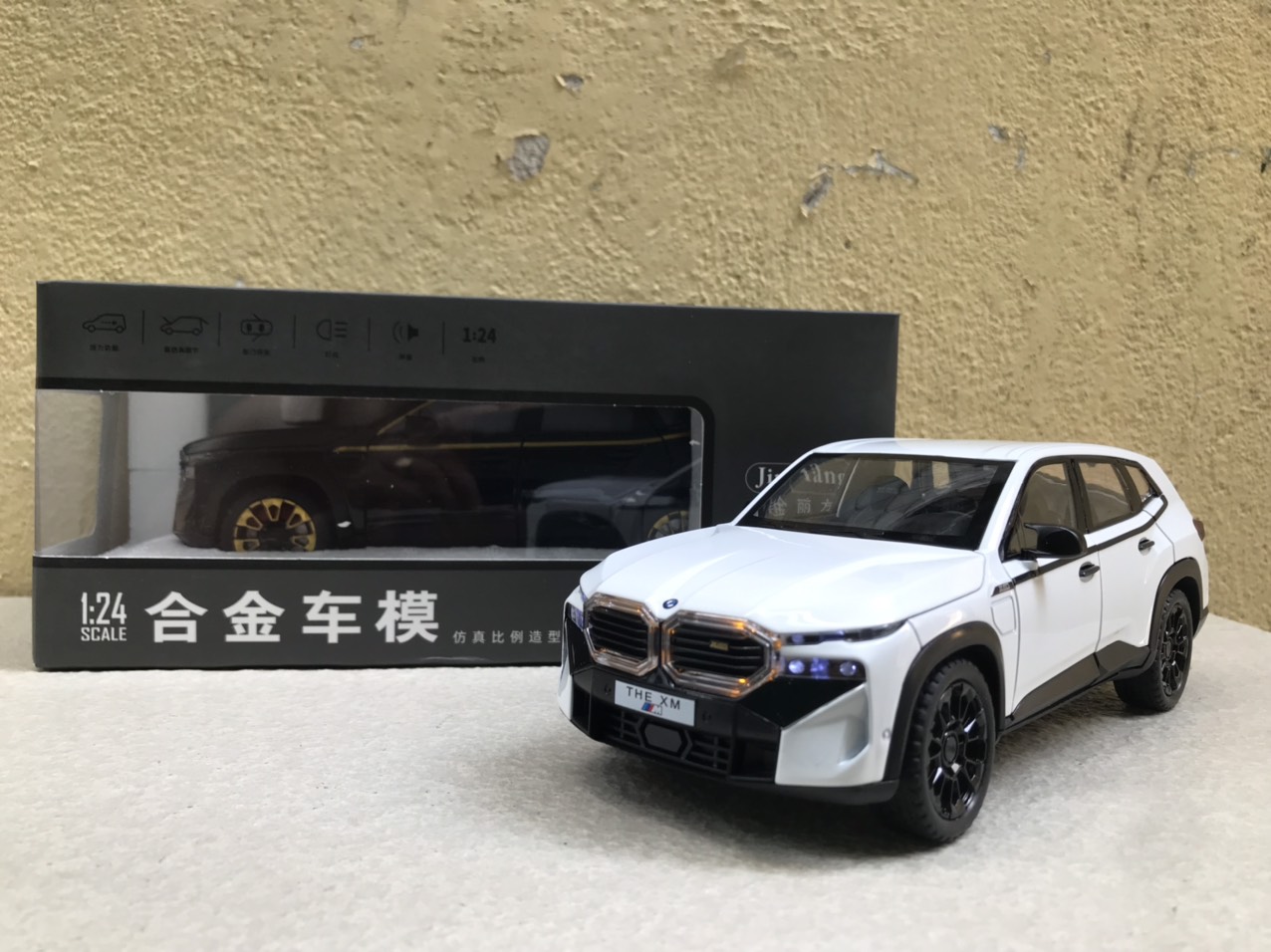 Mô hình xe SUV BMW XM 2024 1:24 (Mã SP: xe 1/24 SUV BMW XM 2024)