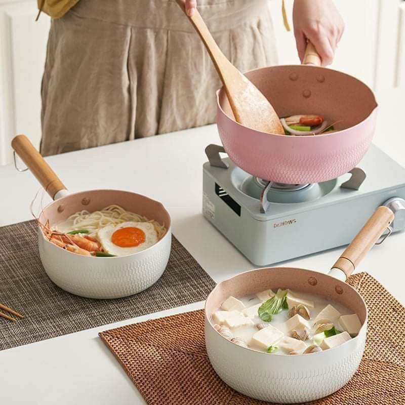 Chảo đá đáy từ chống dính sâu lòng tay cầm gỗ dài Pastel - Chảo chống dính lúa mạch 18cm - Quánh dính đa năng tiện dụng (Mã SP: 10567902743)