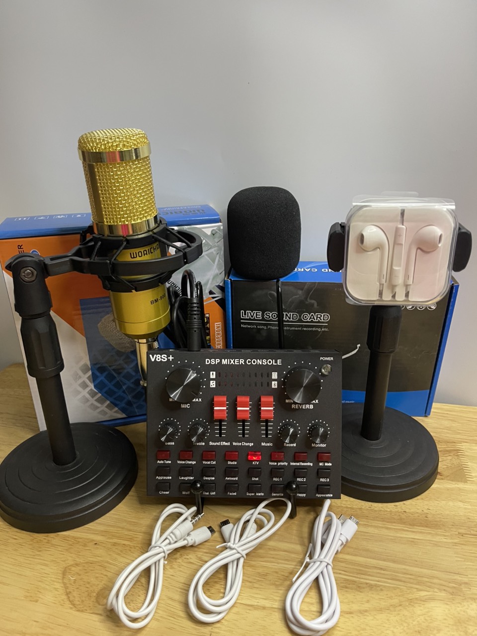 Bộ thu âm live stream Soundcard V8s+ và mic BM900+ giá đỡ điện thoại + giá mic+ tai nghe (Mã SP: 3244_116307786)