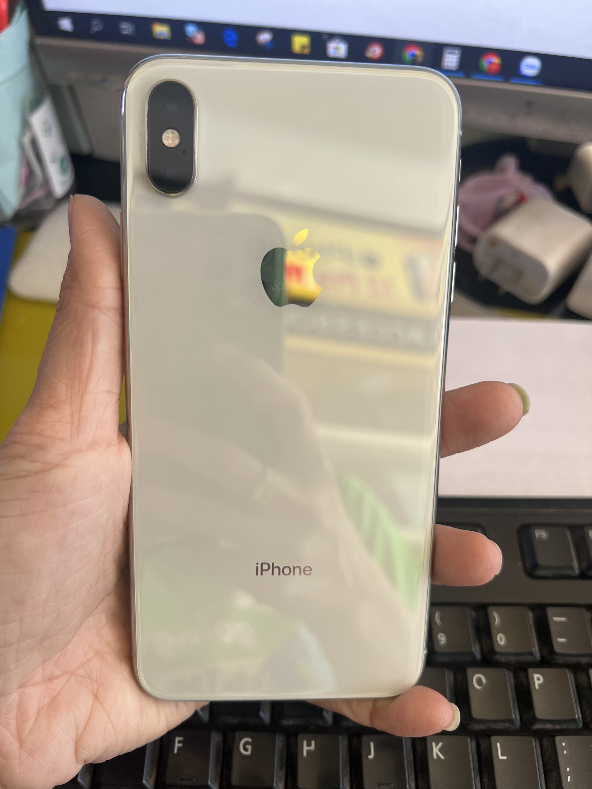 Điện thoại iphone Xsmax 512gb , cũ đẹp như mới 98%.Màu Trắng (Mã SP: Điện thoại iphone Xsmax 512gb màu trắng)