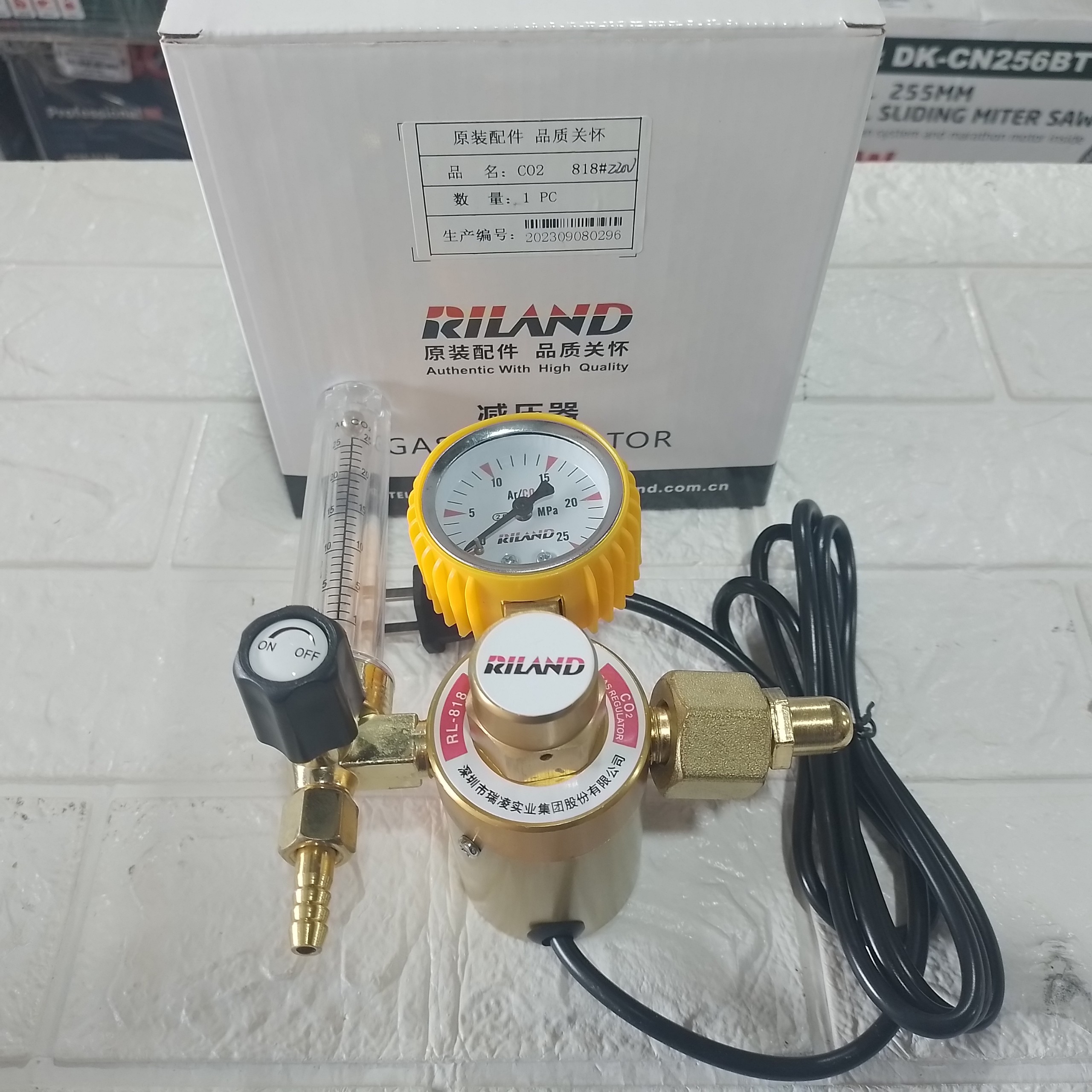 Đồng hồ khí CO2 RILAND 220V cho máy hàn MIG (Mã SP: CO2-220V)
