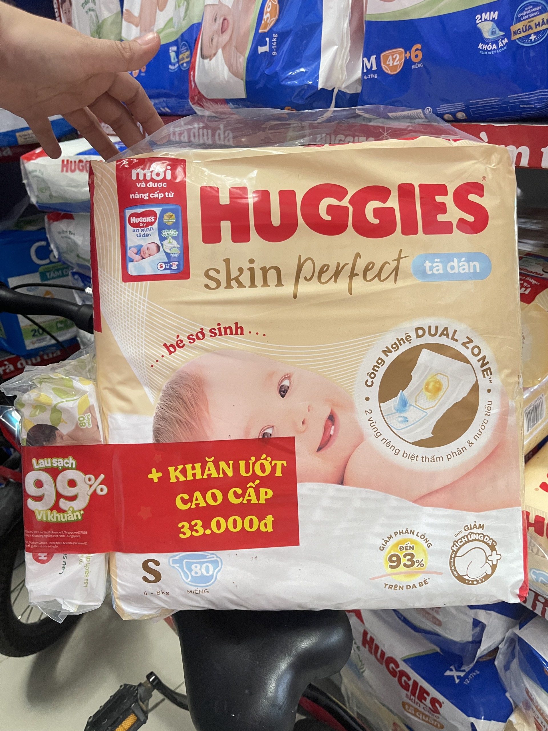 Tã dán huggies bich siêu cực đại size s80+khăn ướt 64t 4-8kg