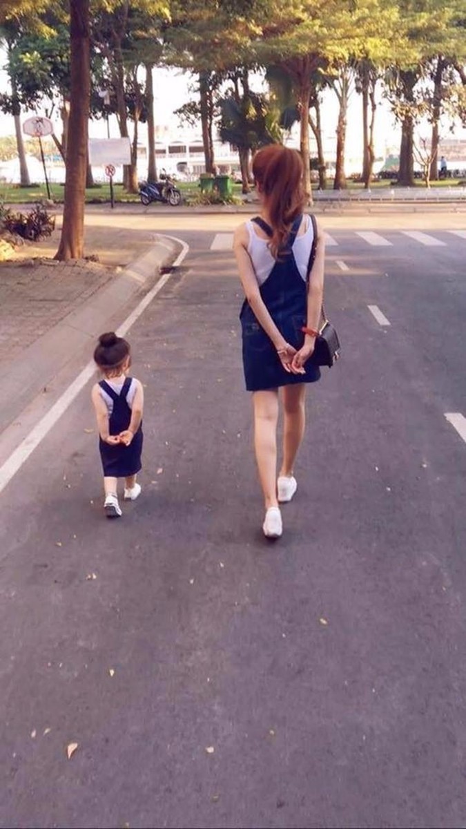 Thời trang mẹ và bé gái