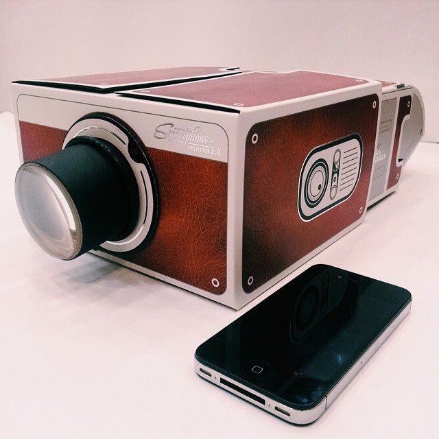 Hộp chiếu phim cho điện thoại - 1