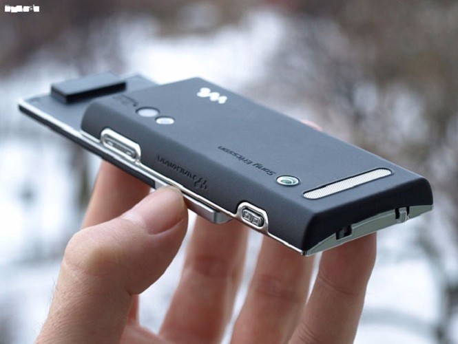 Sony Ericsson W705 nắp trượt 3