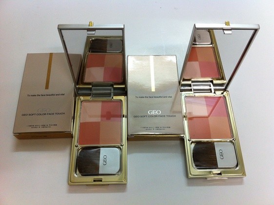 Phấn má Hồng GEO Soft Color Face Touch 1
