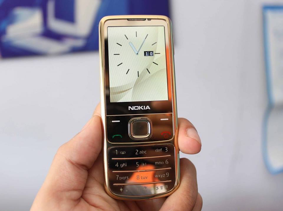 Nokia 6700 gold công ty 1