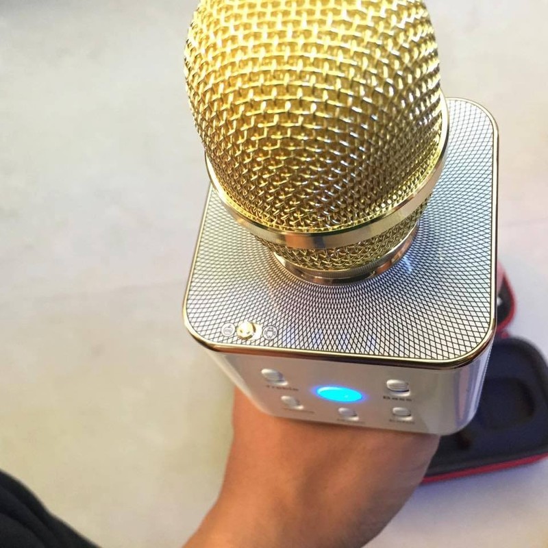 Micro Karaok Bluetooth Q7 Tặng Kèm Đèn Led USB 5