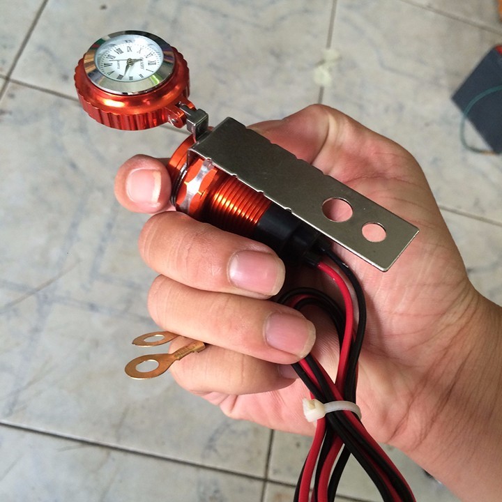 SẠC ĐIỆN THOẠI KIÊM ĐỒNG HỒ GẮN XE MÁY 2