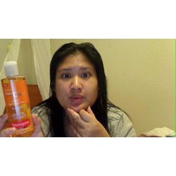 Nước hoa hồng Neutrogena Rapid Clear 2 in1 Fight and Fade Toner 236ml