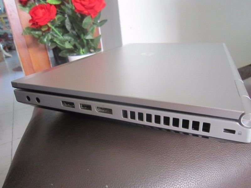 Hp Elitebook 8570p i5 4x2.6Ghz 15.6in Vga ATi 7400 GAME 3D FIFA LMHT 9