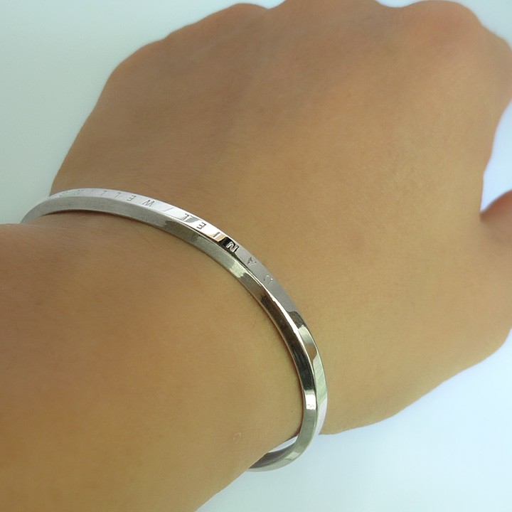 Vòng tay khắc chữ Daniel Wellington. - 4