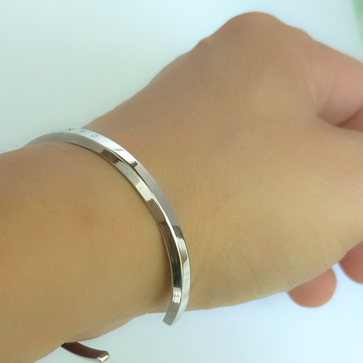 Vòng tay khắc chữ Daniel Wellington. - 6