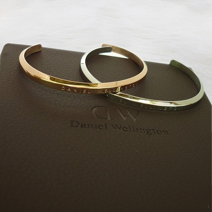 Vòng tay khắc chữ Daniel Wellington. - 1