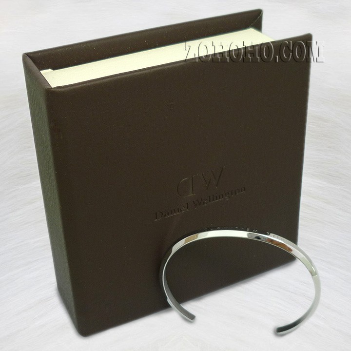 Vòng tay khắc chữ Daniel Wellington. - 7