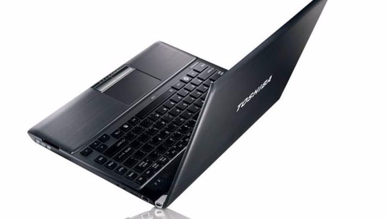 Toshiba R700 i5 4G SSD 128G 13in Pin 4H Mỏng Nhẹ 1.39kg 4