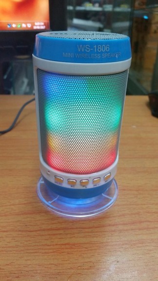 Loa bluetooth không dây đa năng WS-1806 chớp đèn theo tiếng nhạc 2