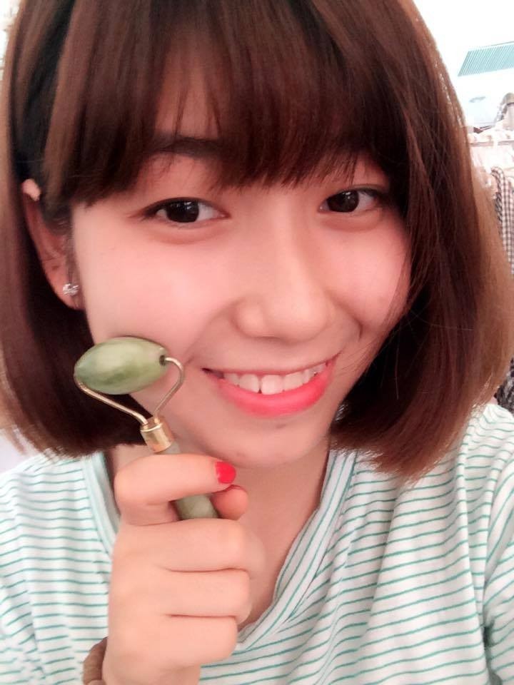 Cây lăn massage mặt đá ngọc bích