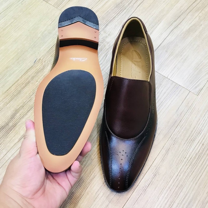GIÀY TÂY NAM KHÔNG DÂY CLARKS NÂU 7