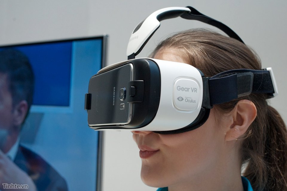 Kính thực tế ảo Samsung Gear VR-R322