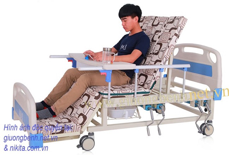 Giường bệnh nhân 4 tay quay DCN-04