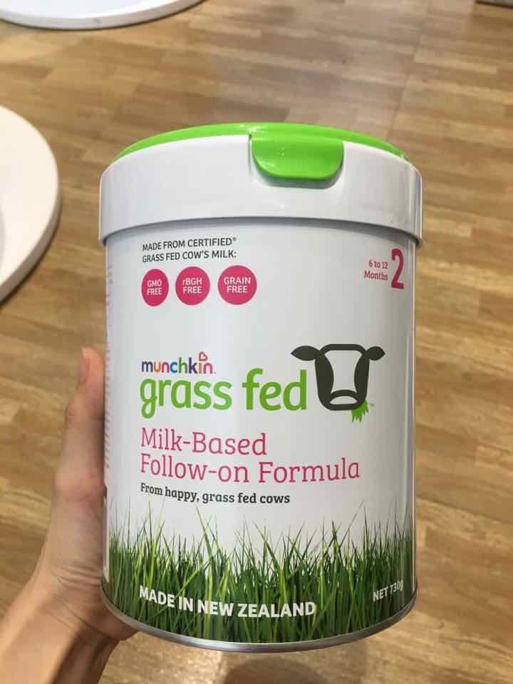 Sữa bột Munchkin Grass fed Úc số 2 - 730g, dành cho trẻ từ 6-12 tháng