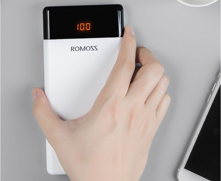 R0M0SS LT20 20000mAh-2 Cổng USB Sạc Ra-3 Cổng Sạc Vào. 4