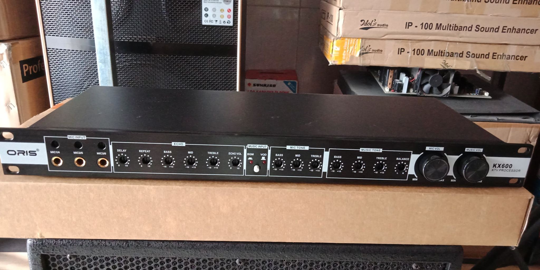 Vang cơ số Oris KX600