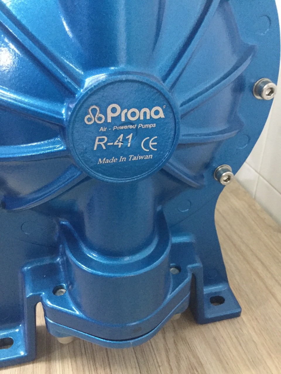 Máy bơm màng sơn Prona R41