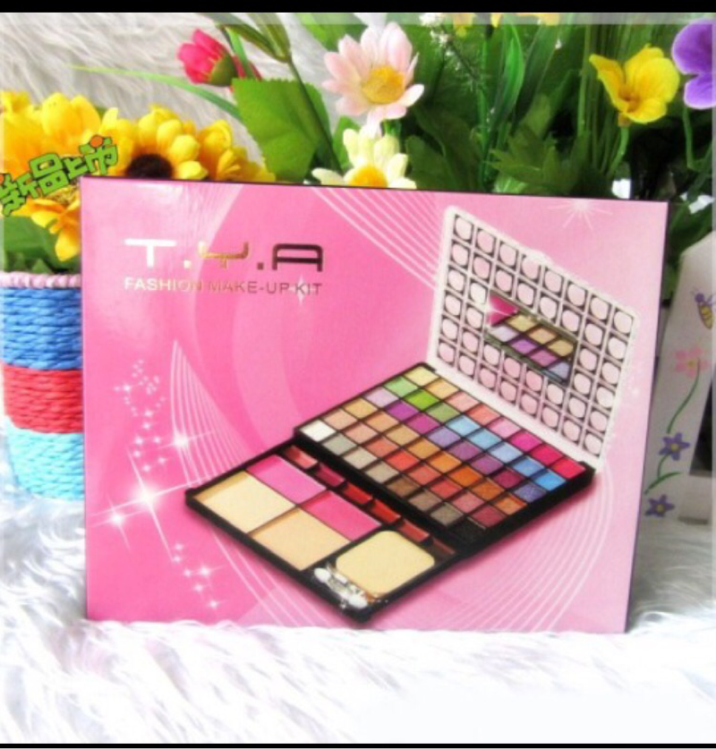 Bộ kit trang điểm T.Y.A 6067 58 màu