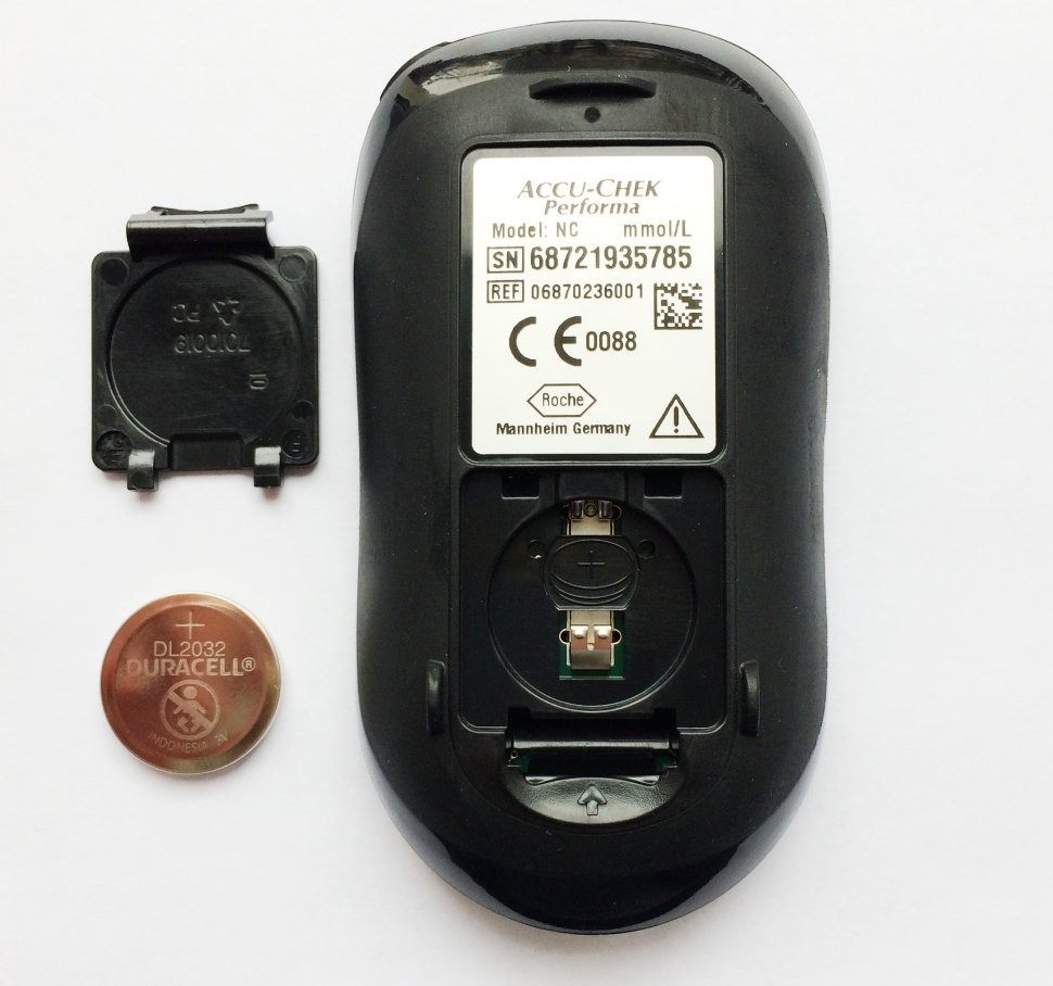 máy đo đường huyết Accu chek Performa