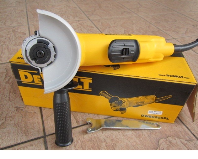 Máy mài góc Dewalt DWE8200PL (180mm)