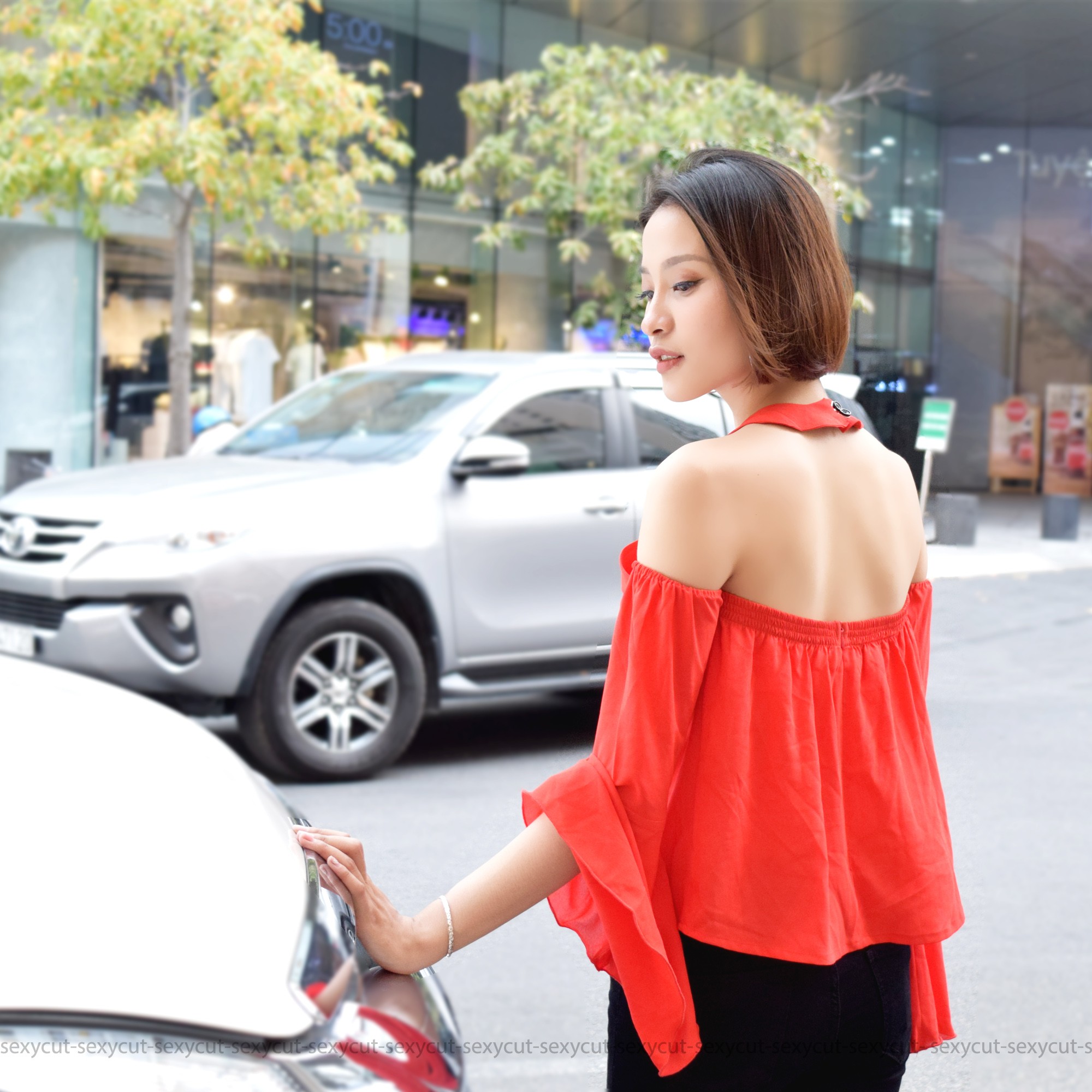 Áo cổ yếm phối ren Marc NH042216