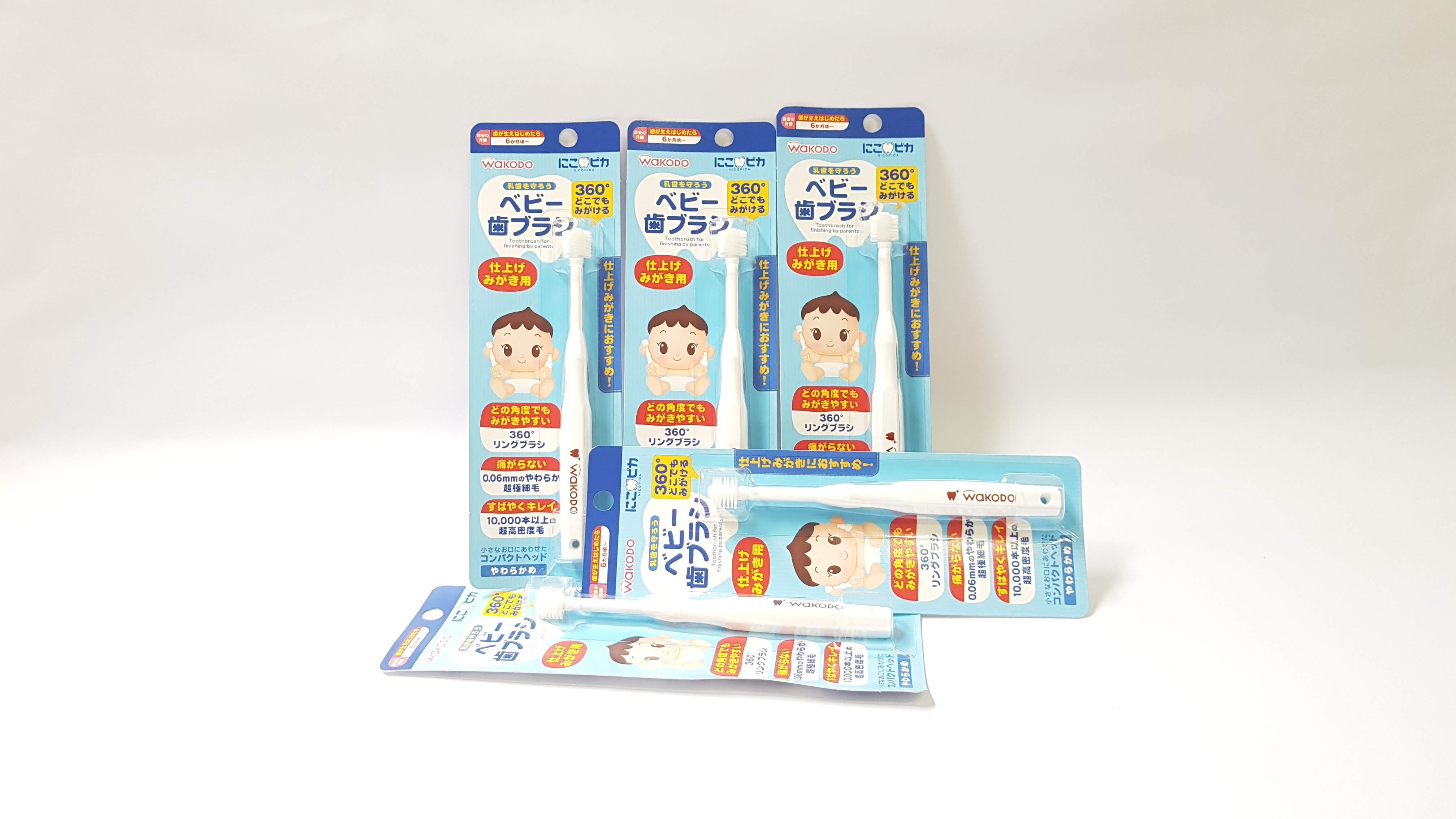 Bàn chải đánh răng 360 độ của Wakodo cho bé từ 6m