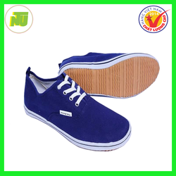 Giày vải xanh đế vàng