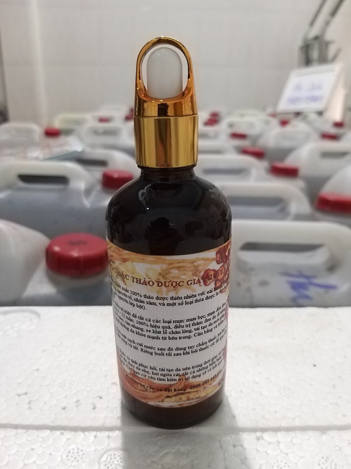 thuốc bắc trị mụn gia truyền & tái tạo da nhân sâm 100ml