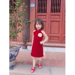 Áo dài nhung đỏ cao cấp kèm váy voan và hoa hồng cài áo cho bé gái