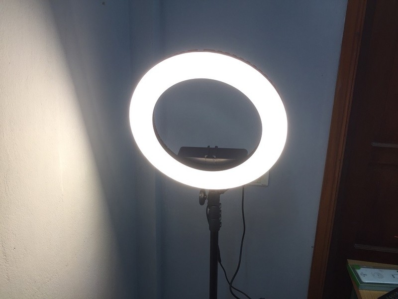 Đèn Led Ring 35cm hỗ trợ livestream, make up + chân đèn 2