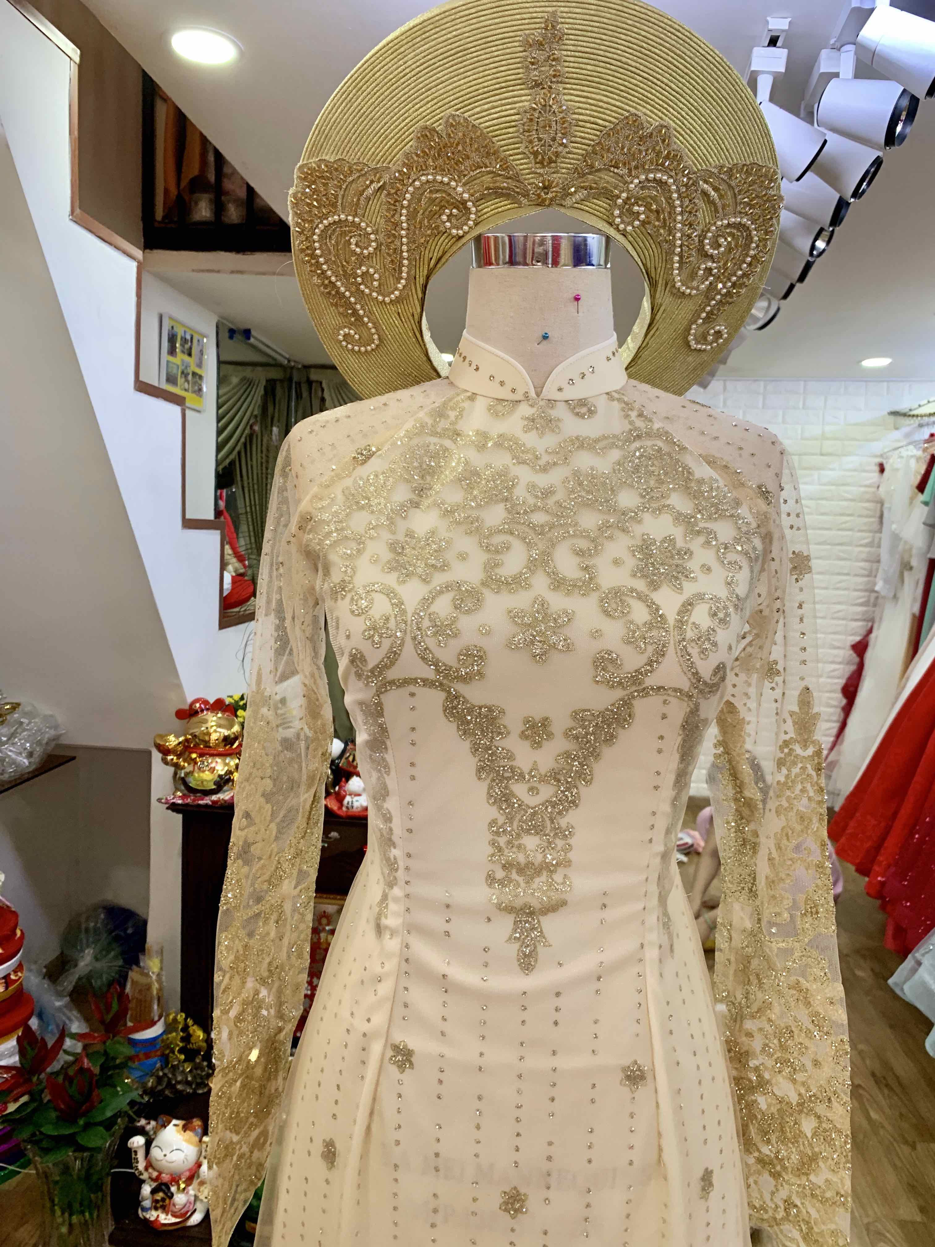 ao dài kim tuyến da nude chân ren
