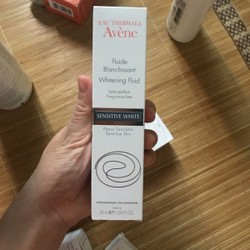 Dung dịch dưỡng làm trắng da, làm mờ vết nám Avène Whitening Fluid Sensitive White 50ml